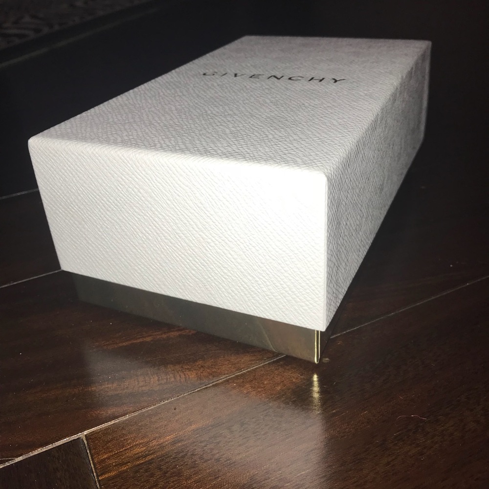 Givenchy Box - Picture 2 of 7